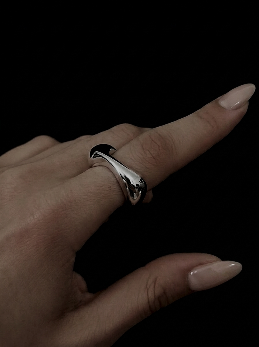 myrto-klimi-drop-vi-silver-ring-worn-0222.png
