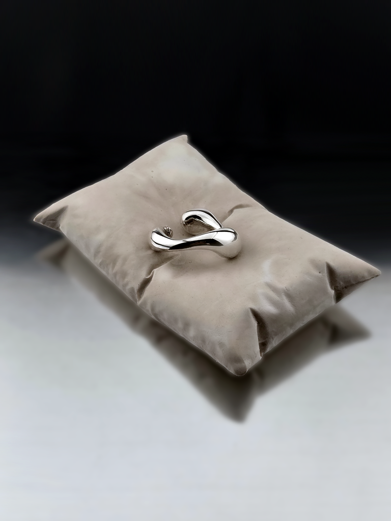 myrto-klimi-drop-iii-silver-ring-07.png