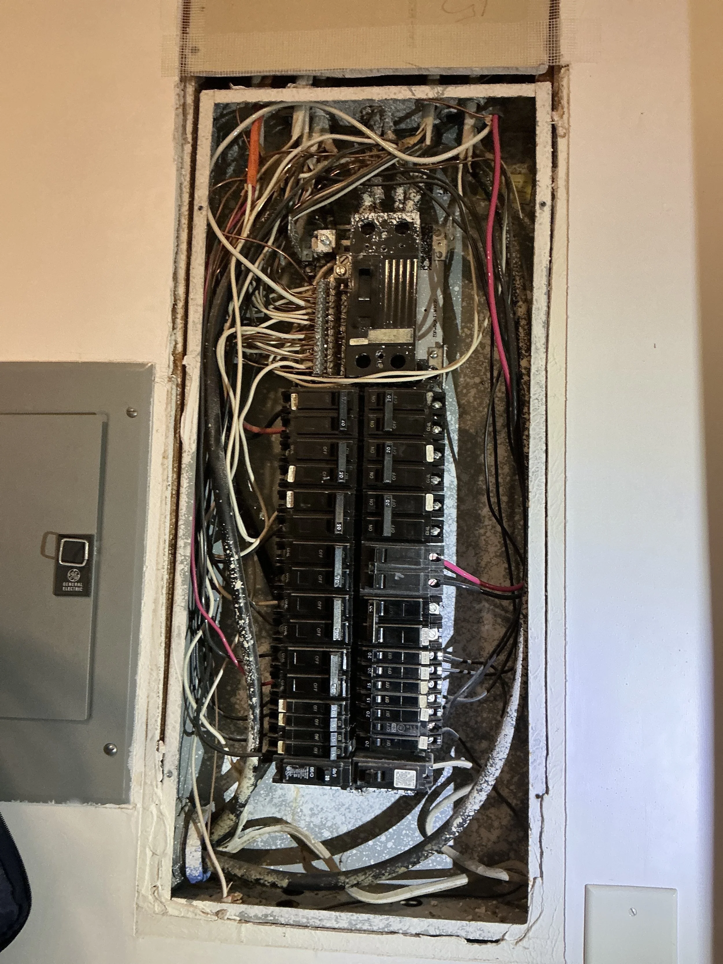 signs of electrical wiring issues in a house in frisco texas 