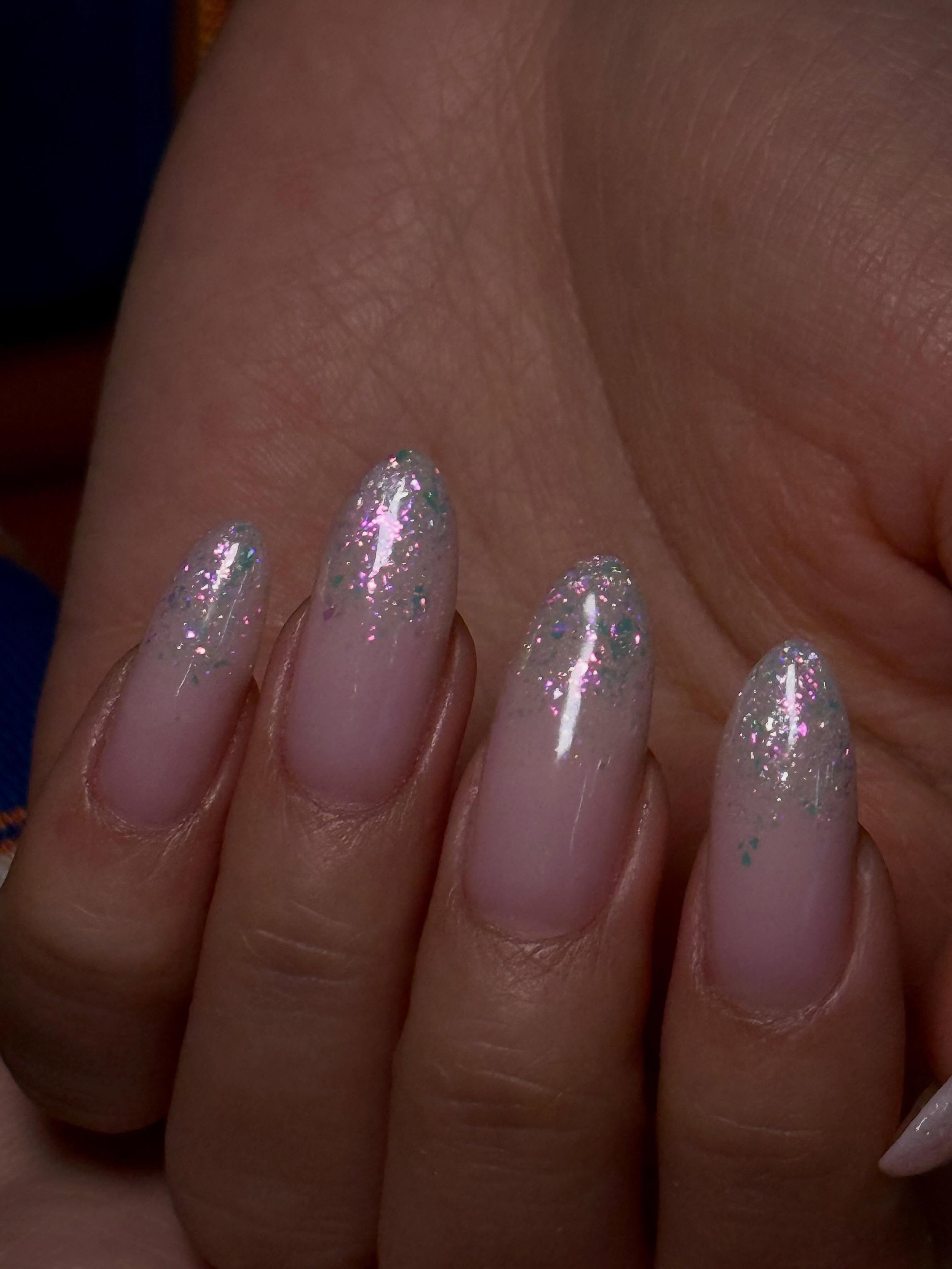 Glitter Ombr&eacute; ✨

#torontonails #torontonailtech #gelnailsdesign #dualforms #russianmanicuretoronto
