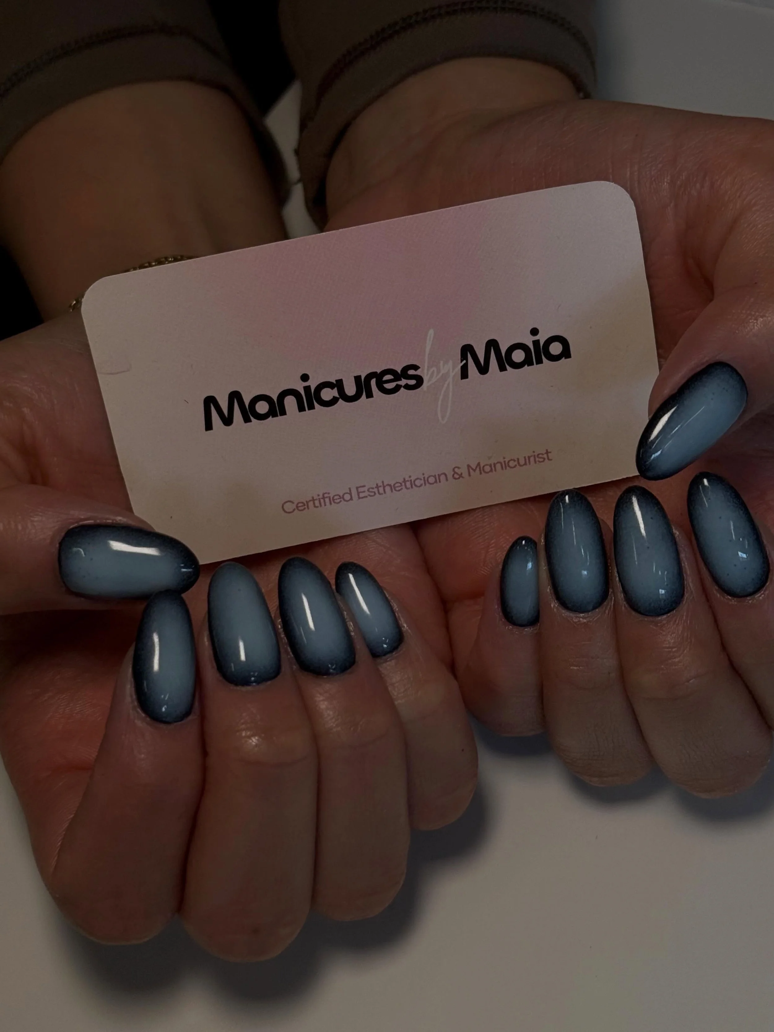 Black with light blue aura 🩵

#torontonails #hardgeloverlay #naturalnails #russianmanicure #torontomanicure