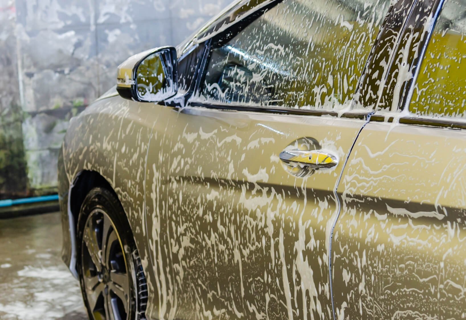 The Benefits of Getting Regular Car Washes