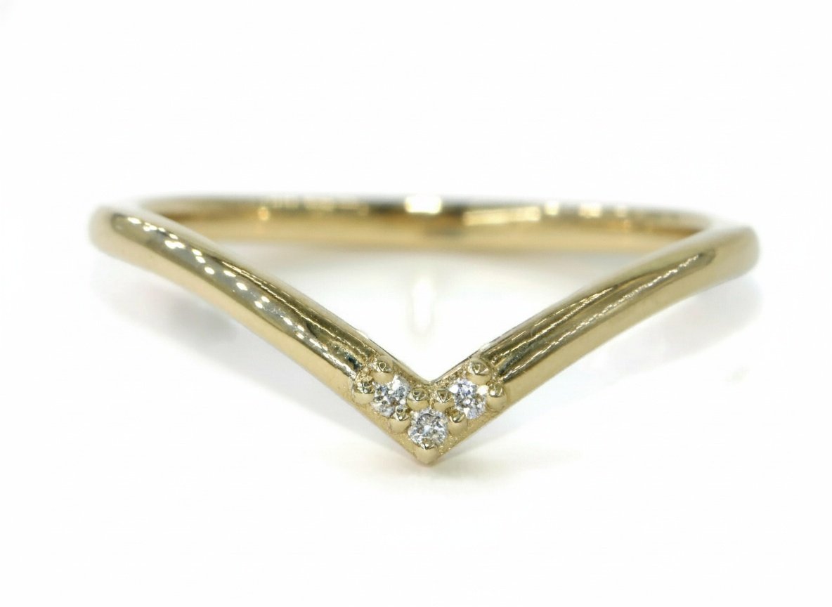 Flair Chevron 14k Gold Natural Diamond Wedding Band
