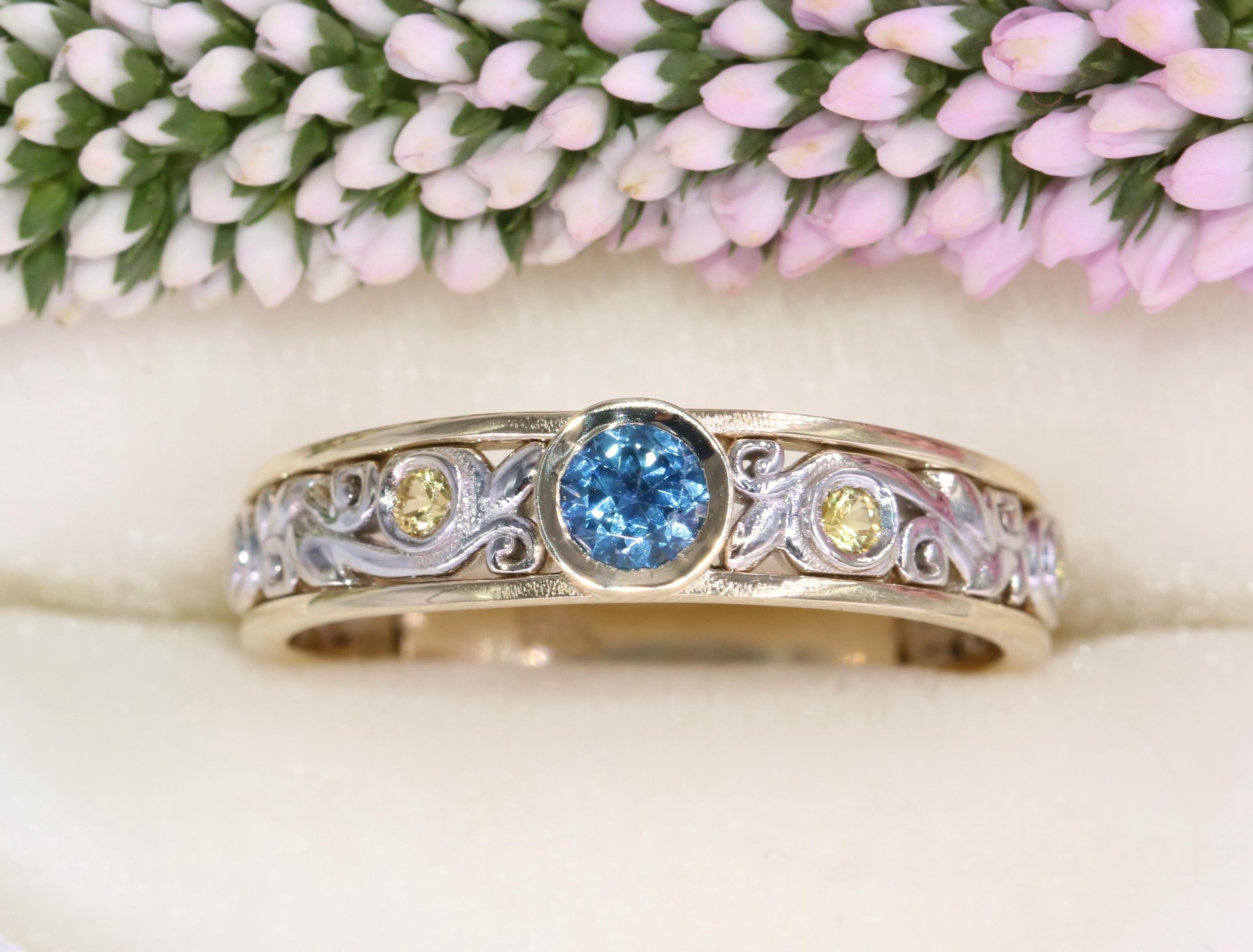 Leaf Vine Scrolls Pattern Bicolor Natural Sapphire Ring