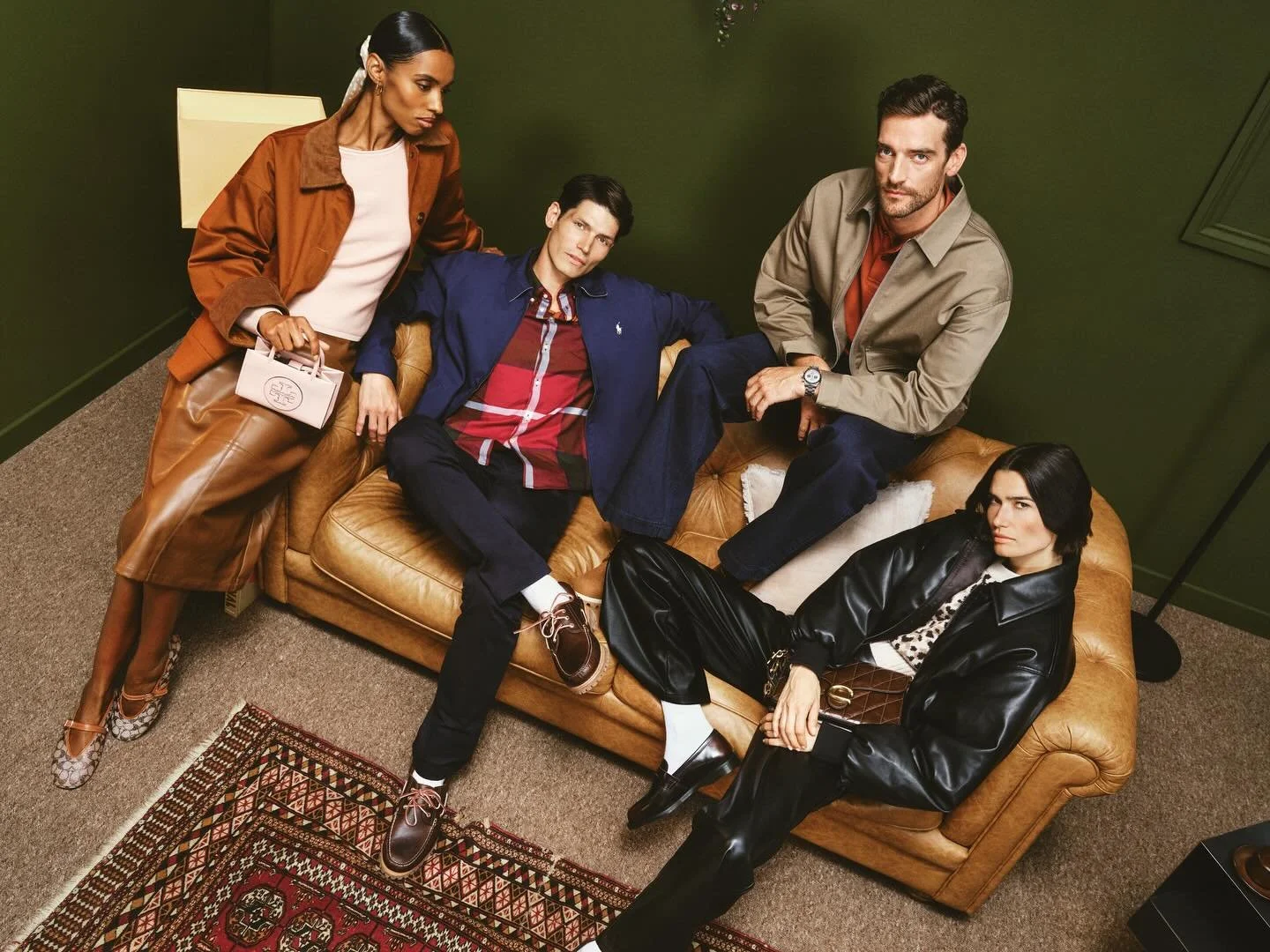 Frasers Autumn/Winter

Senior producer: @_lloydjones 
Creative lead: @ayraperedo 
Group head of marketing: @jennatriscott 
Production assistant: @lisakochanova 
Senior project manager: @camillamathis 
Director: @salv_fitz 
DOP: @tobias____may 
2nd Un