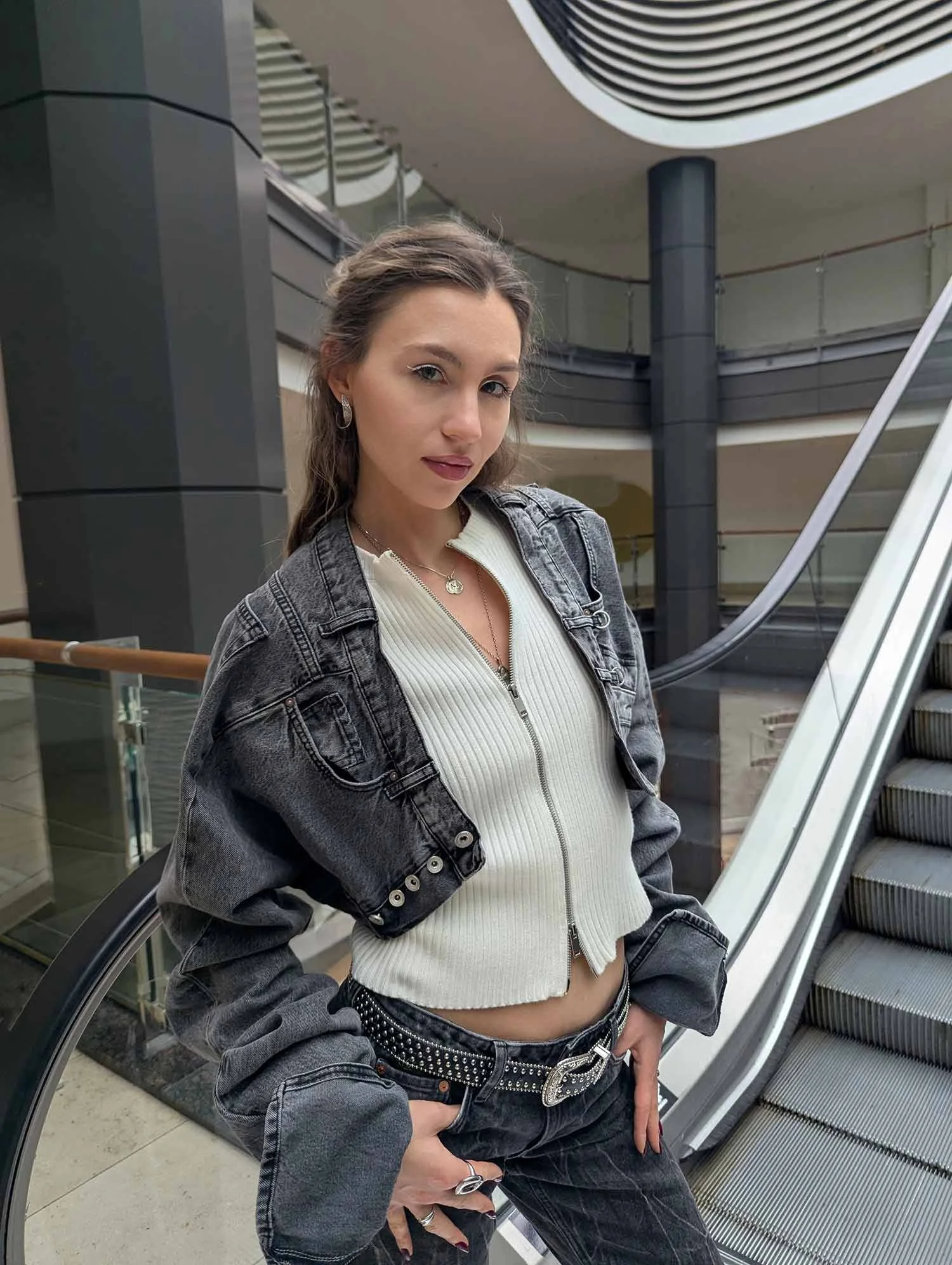 VA-VA-VOOM-grey-+-jeans-1.jpg