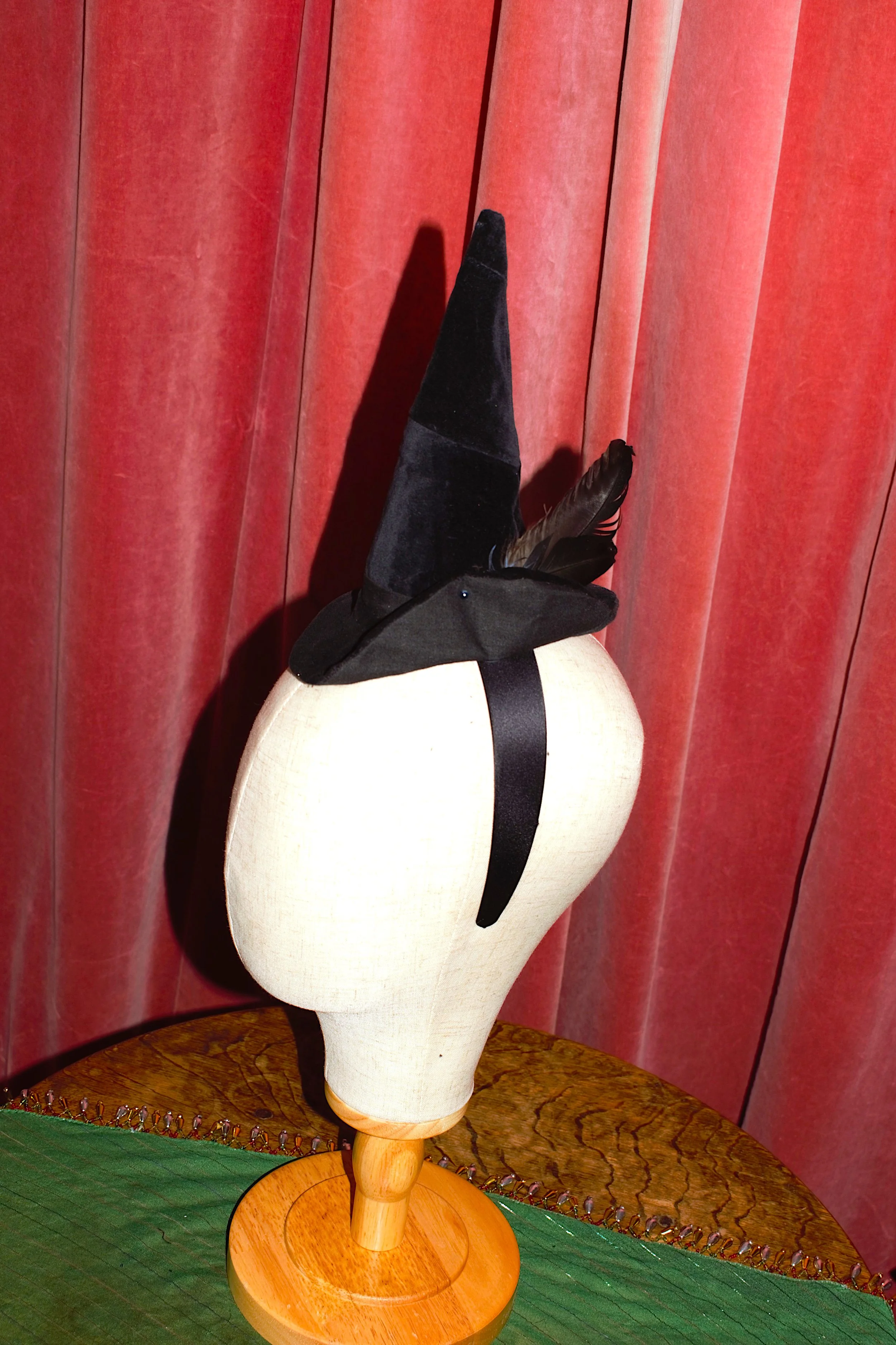 magpie hat.jpeg