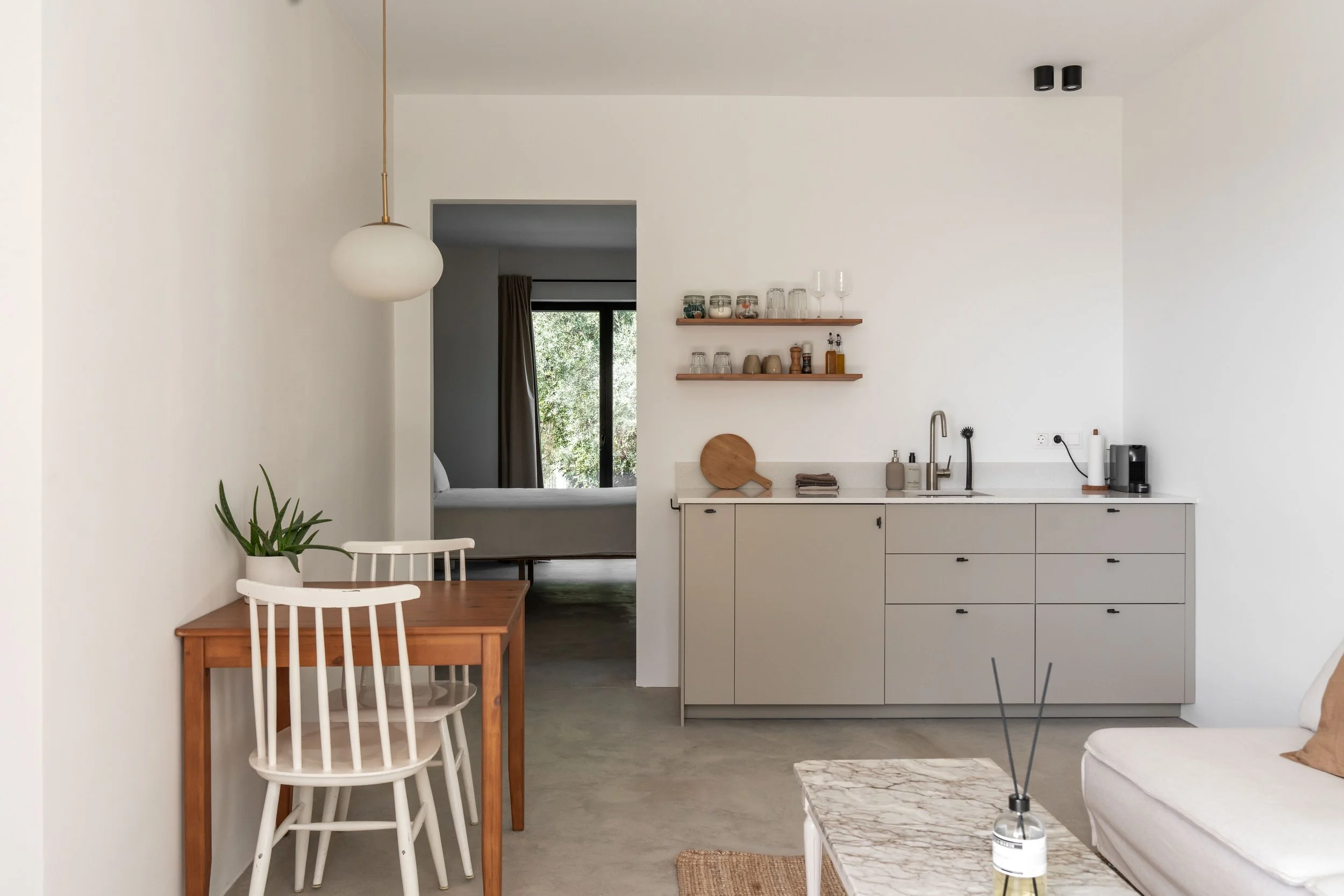 Studio met woonkamer en slaapkamer