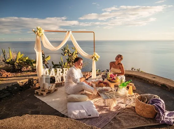 succseful surprise proposal picnic setup in madeira