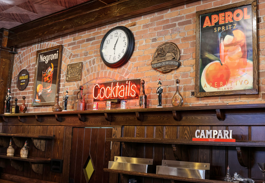 Taverna Wall.png