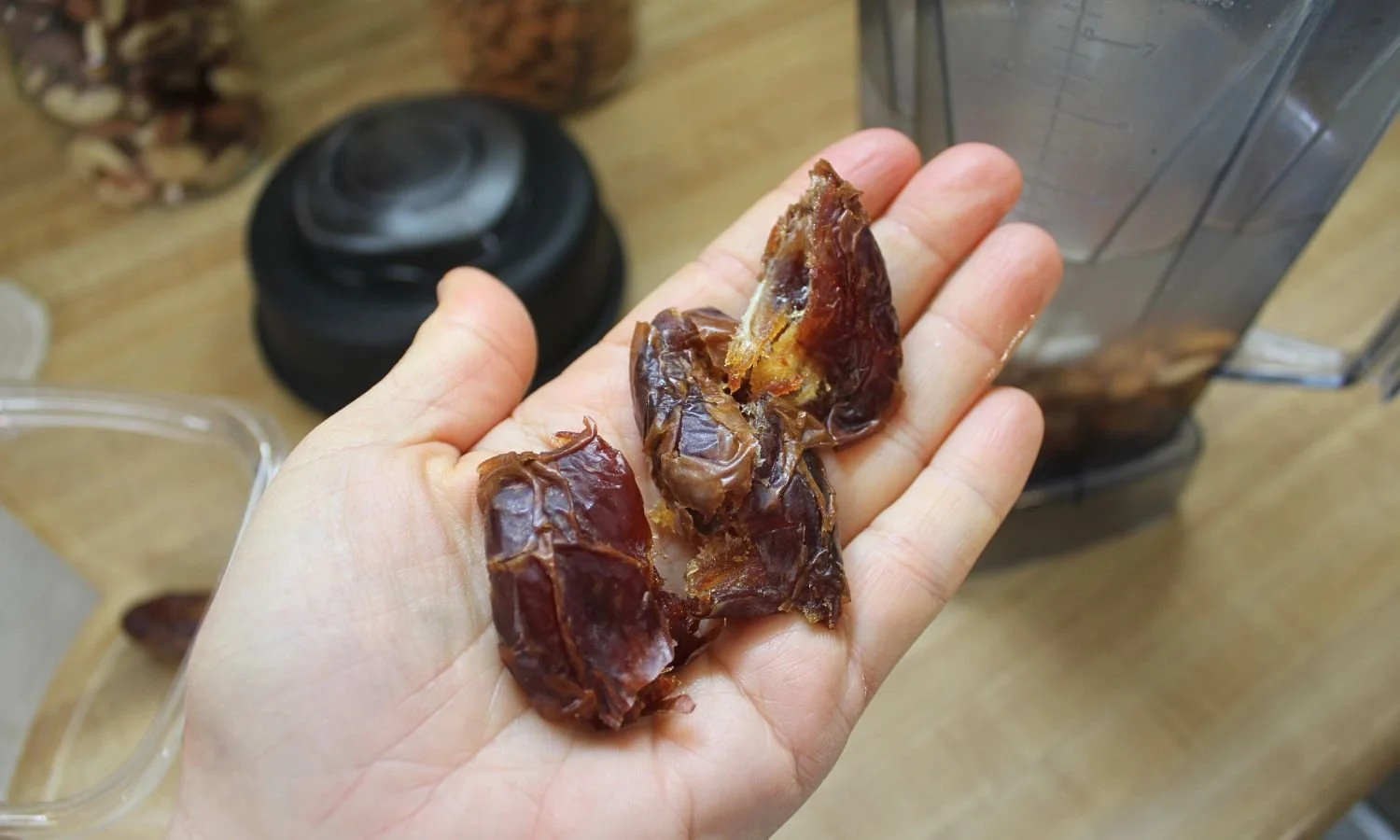 fresh dates for almond milk