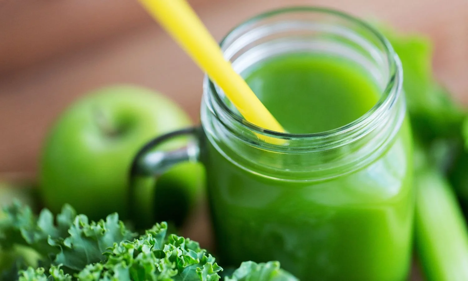 green juice with apple and kale