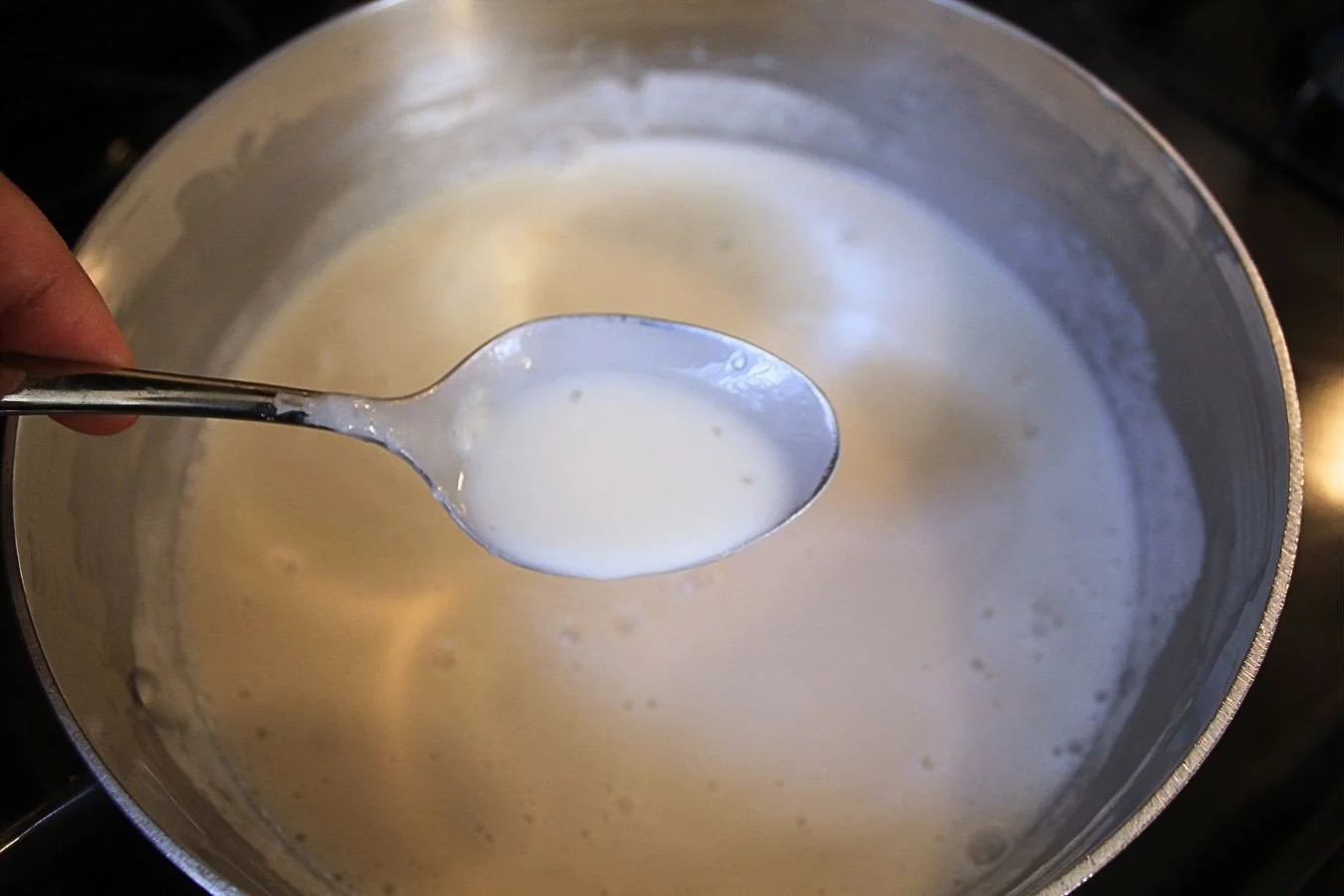 spoon showing dissolved agar