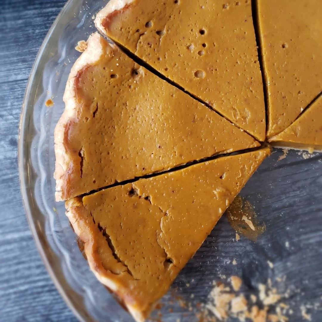 gluten free pumpkin pie in glass pie dish