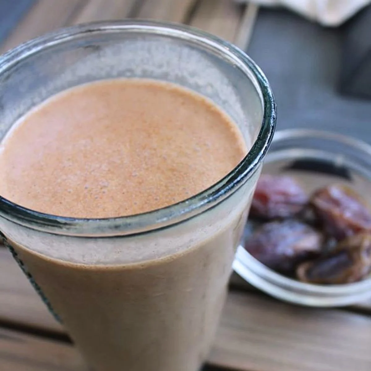 Dairy Free Almond and Date Chocolate Smoothie