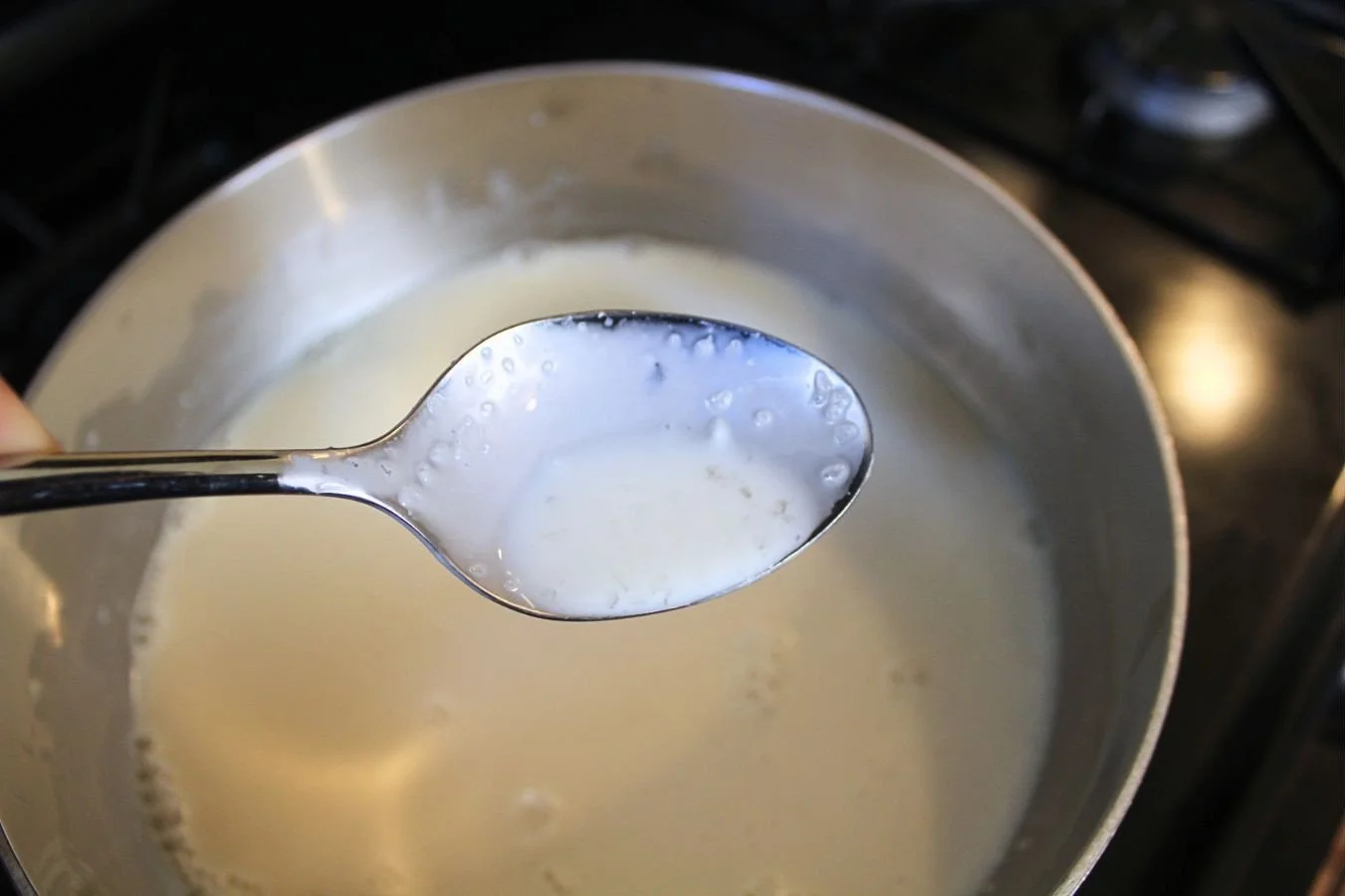 spoon showing undissolved agar