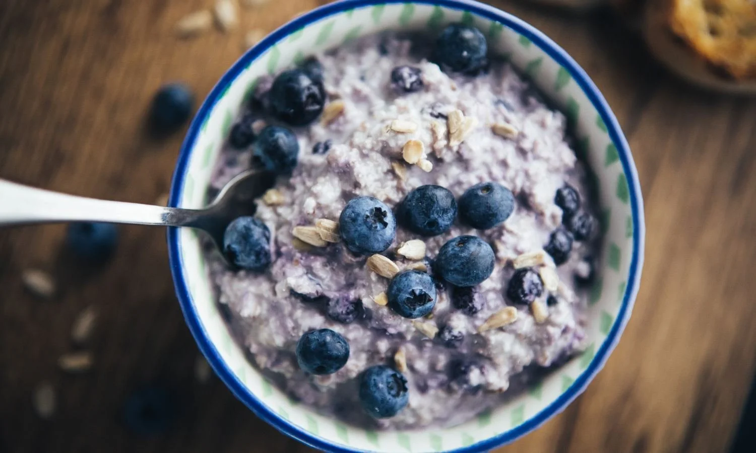 Easy Overnight Oats with blueberries