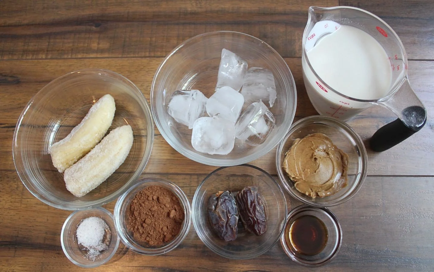 almond and date chocolate smoothie ingredients