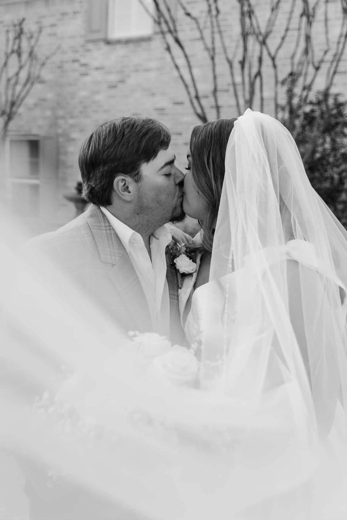 Luxe Love Weddings - REAL NELA Featured Wedding - Maggie &amp; Zach - White Oak Venue - Ruston, LA - Allison Walker Photography