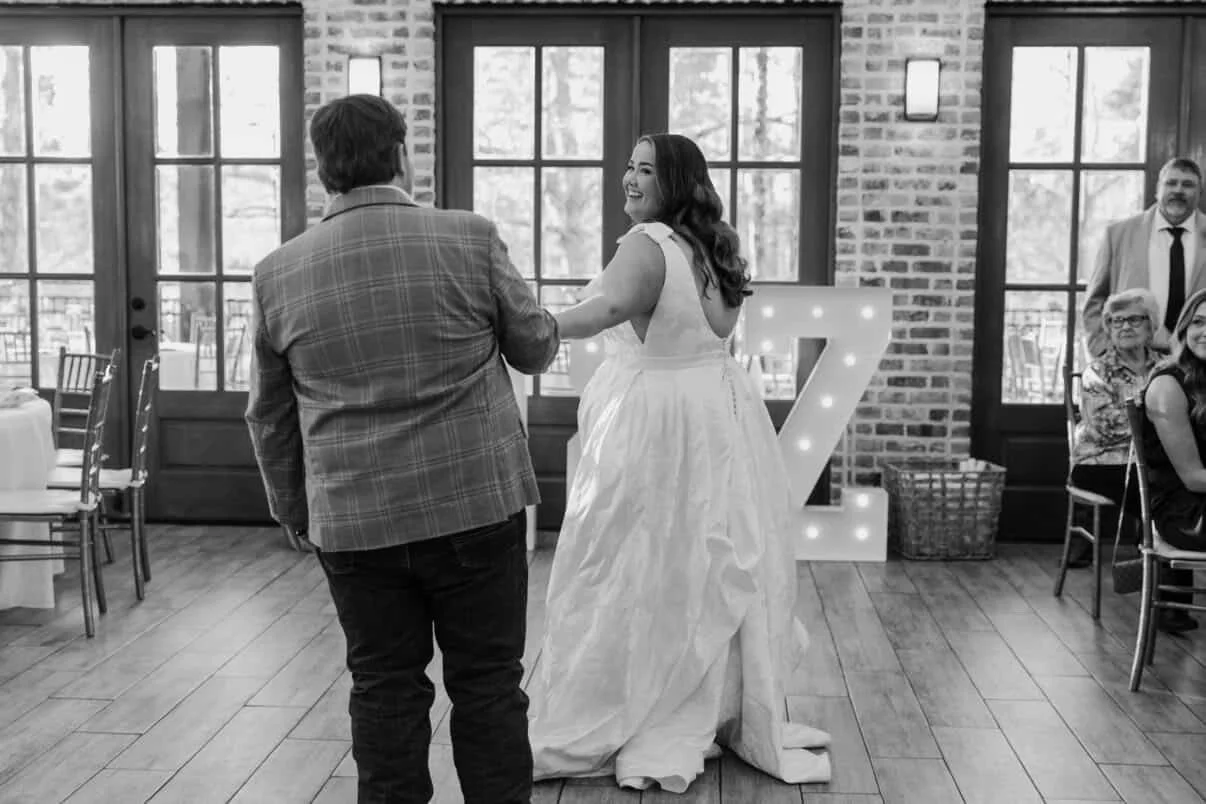 Luxe Love Weddings - REAL NELA Featured Wedding - Maggie &amp; Zach - White Oak Venue - Ruston, LA - Allison Walker Photography