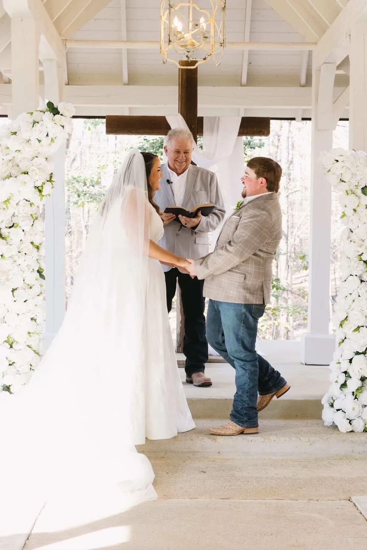 Luxe Love Weddings - REAL NELA Featured Wedding - Maggie &amp; Zach - White Oak Venue - Ruston, LA - Allison Walker Photography