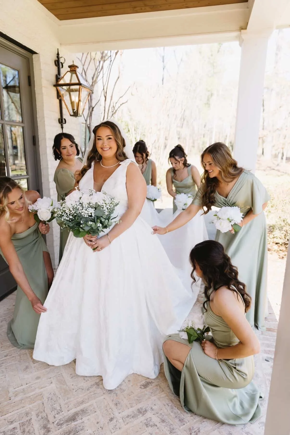 Luxe Love Weddings - REAL NELA Featured Wedding - Maggie &amp; Zach - White Oak Venue - Ruston, LA - Allison Walker Photography