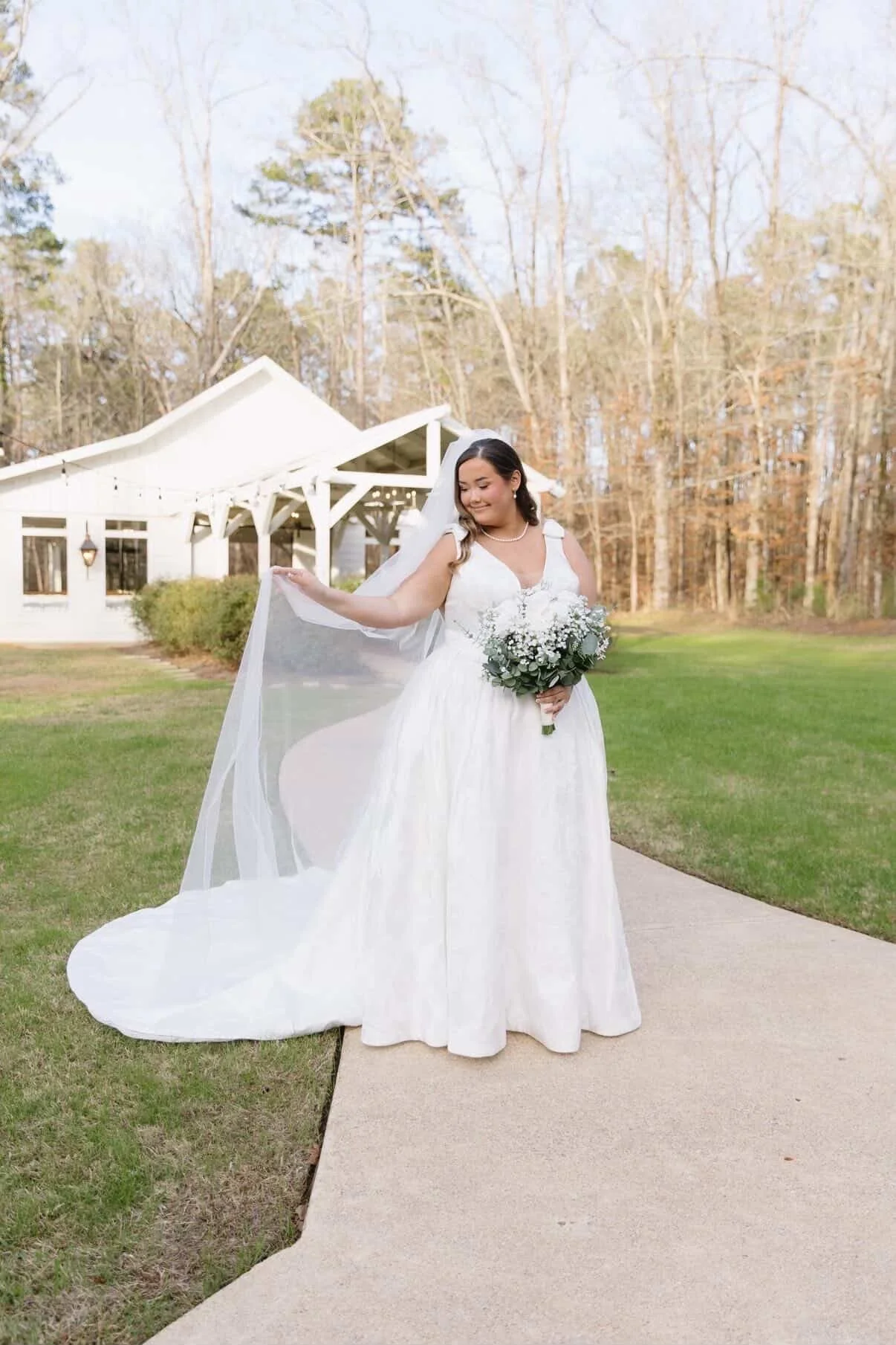 Luxe Love Weddings - REAL NELA Featured Wedding - Maggie &amp; Zach - White Oak Venue - Ruston, LA - Allison Walker Photography