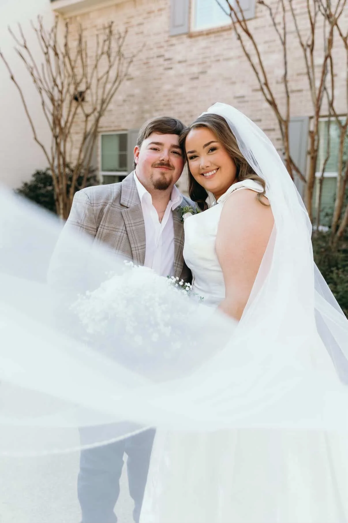 Maggie &amp; Zach’s Romantic White Oak Venue Wedding