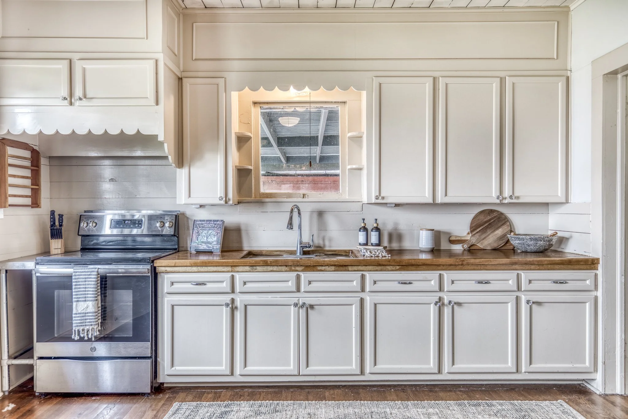 Cari_Goeke-404_W_Main_St-Bellville-5D4_4351.jpg