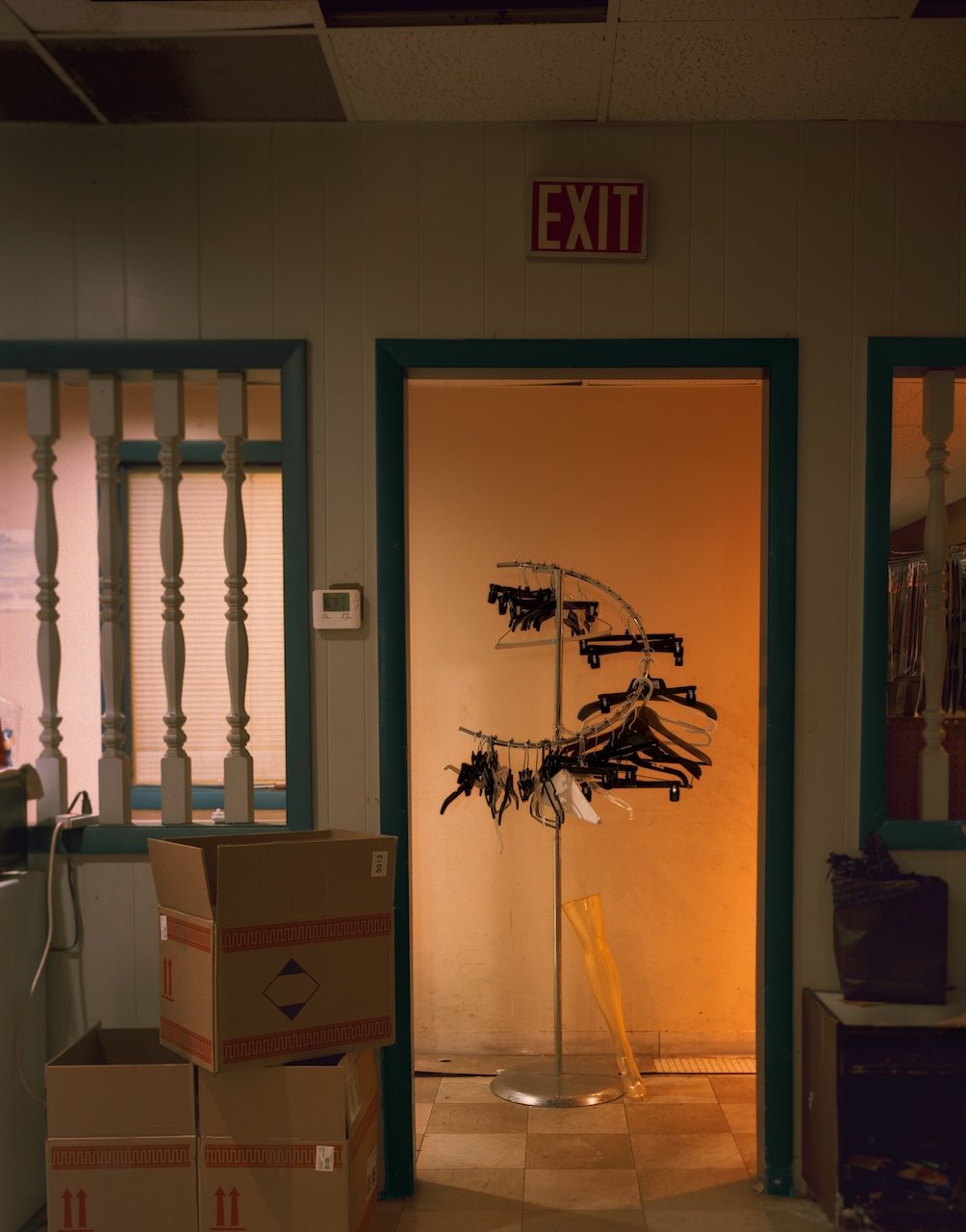 Hanger and leg_v3.jpg