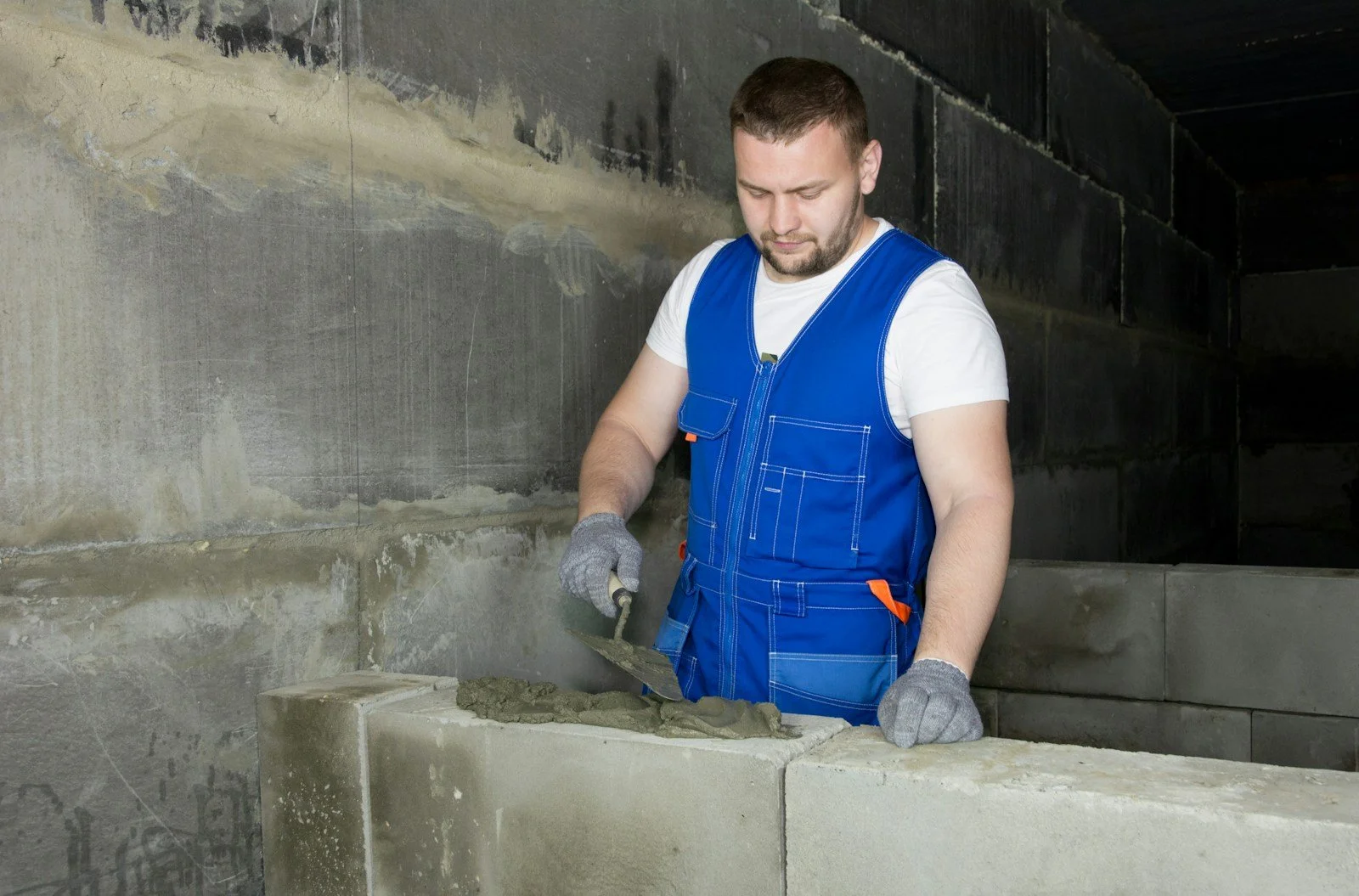Mastering the Art of Construction Budgeting: Tips, Challenges, and Latest Tools for Custom Builders