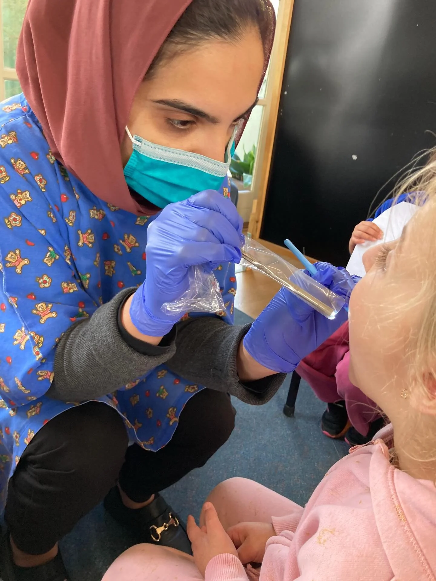 Learning at kindergarten includes shared experiences that support children to learn about their own mental and physical health, and personal safety. (AGDE, 2022)

This week we welcomed an Oral Health Education experience, including oral health checks