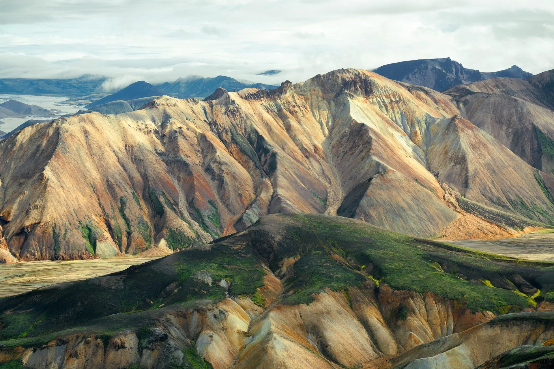 The Best Hotels Near Landmannalaugar for a Day Trip
