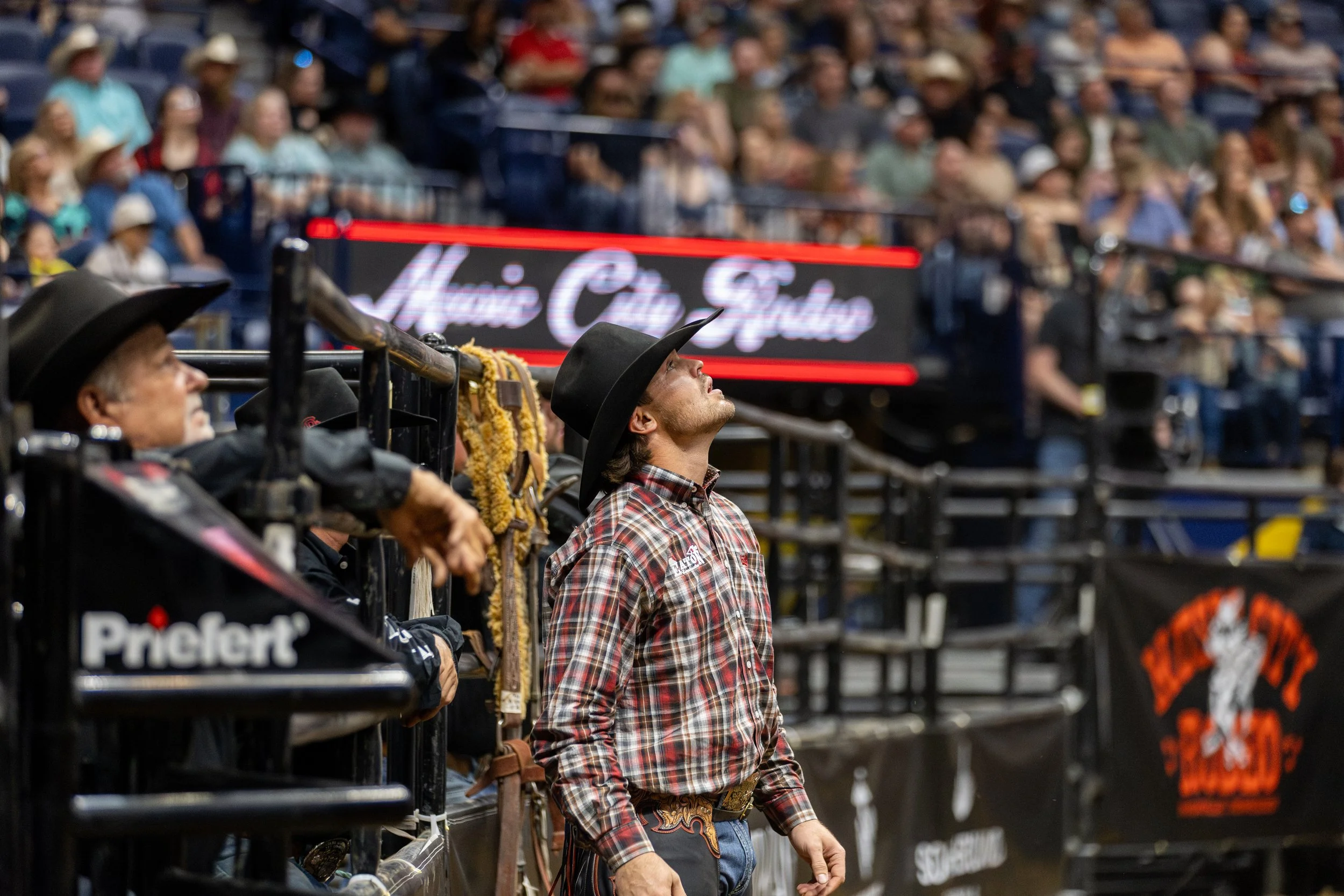 2025_MUSIC CITY RODEO_PERF1_SADDLE BRONC_BRADY HILL_LARA ST JACQUES_NASH1439.jpg