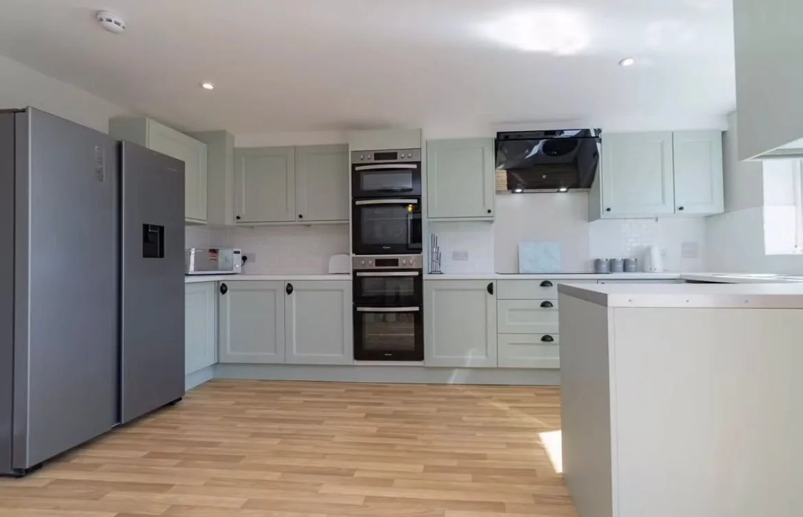 24 Aspen Grove kitchen 1.1.jpg