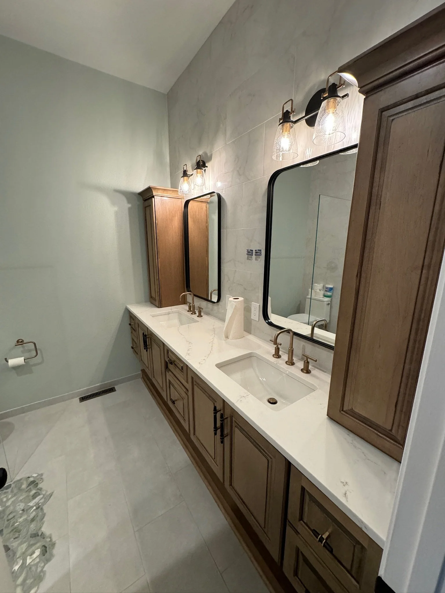 after picture of remodeled bathroom