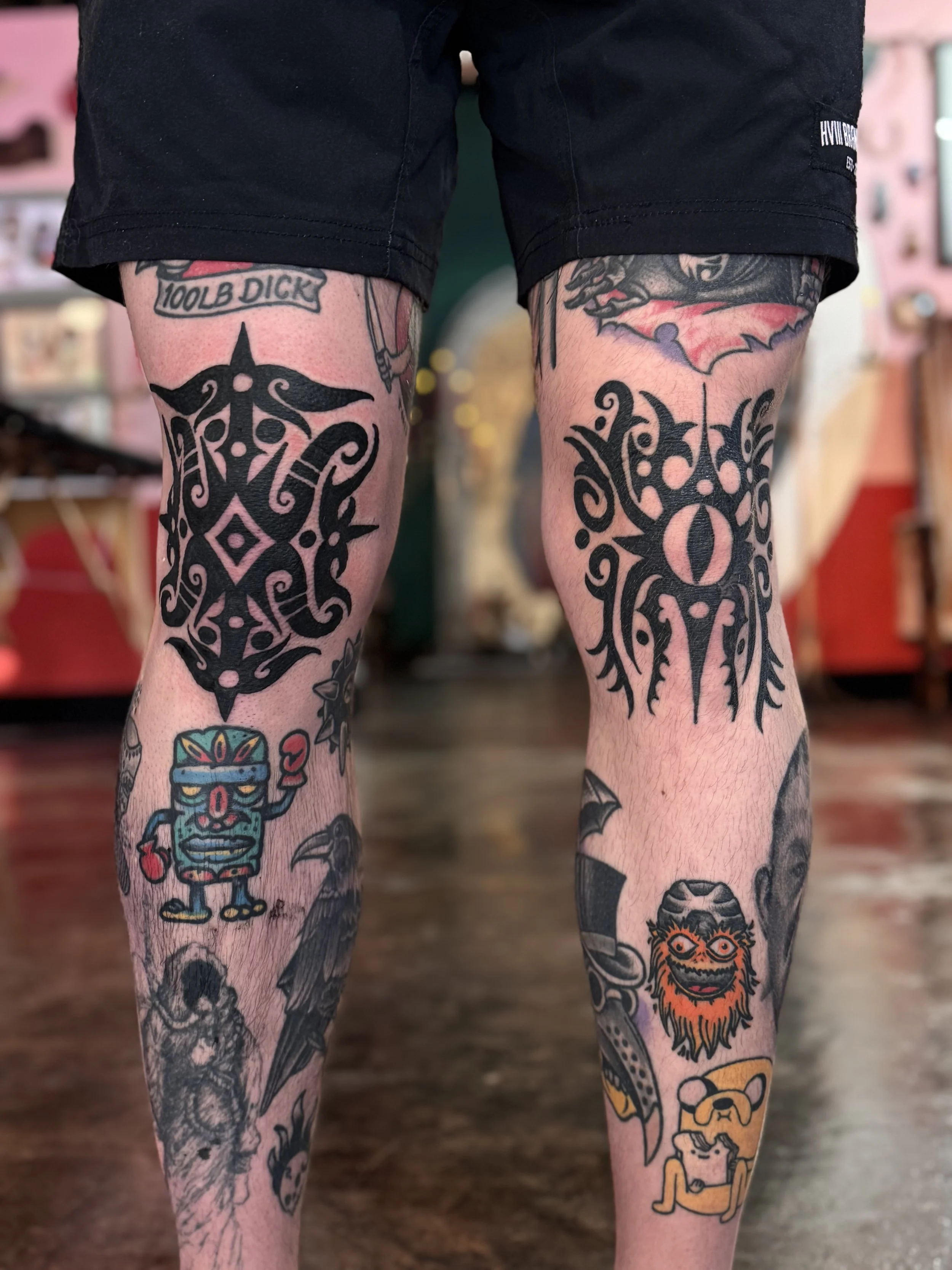 tribal knee tattoos