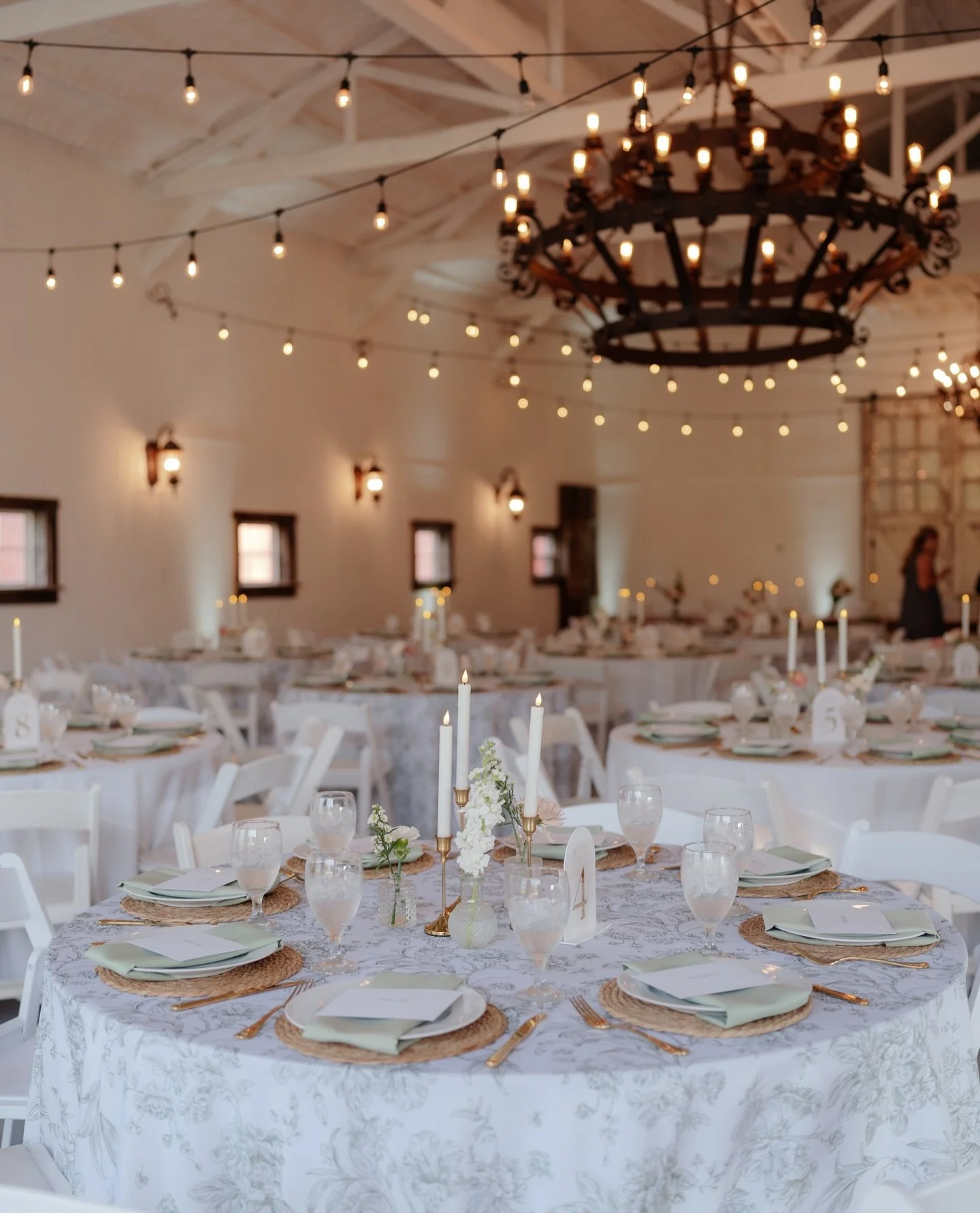 Every place card held more than a name. Handwritten letters from the bride &amp; groom, waiting for each guest at the table 🤍✉️

A reminder that the most memorable details are the most personal. 
.
.
.
Wedding Vendors: 
Photographer: @allyquadsphoto