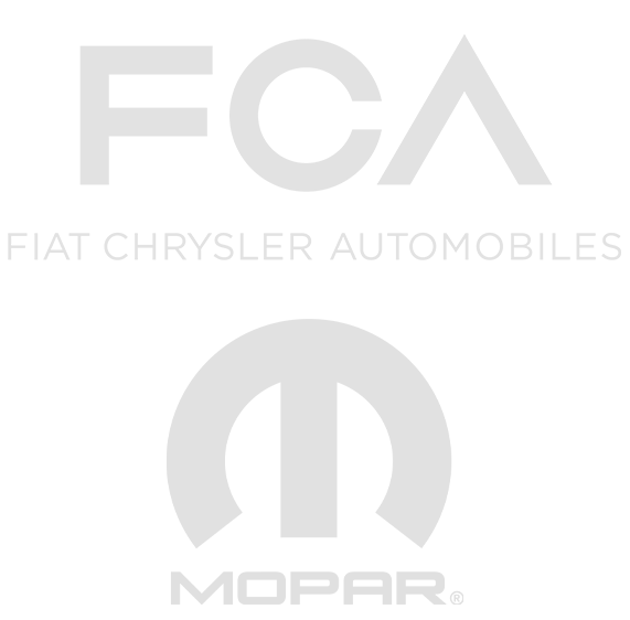 Abbild des Logos von FCA (Fiat Chrysler Automobiles) und Mopar auf schwarzem Hintergrund.