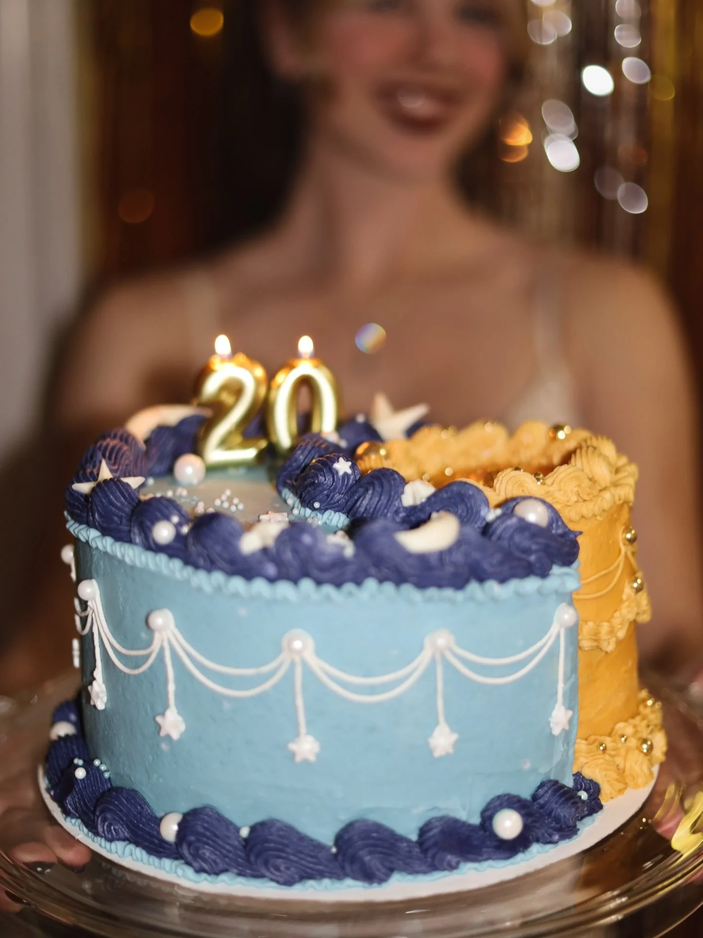 Little throwback to this cake! Thank you @viennashamp for your order and the stunning pics! 🫶🏼💙