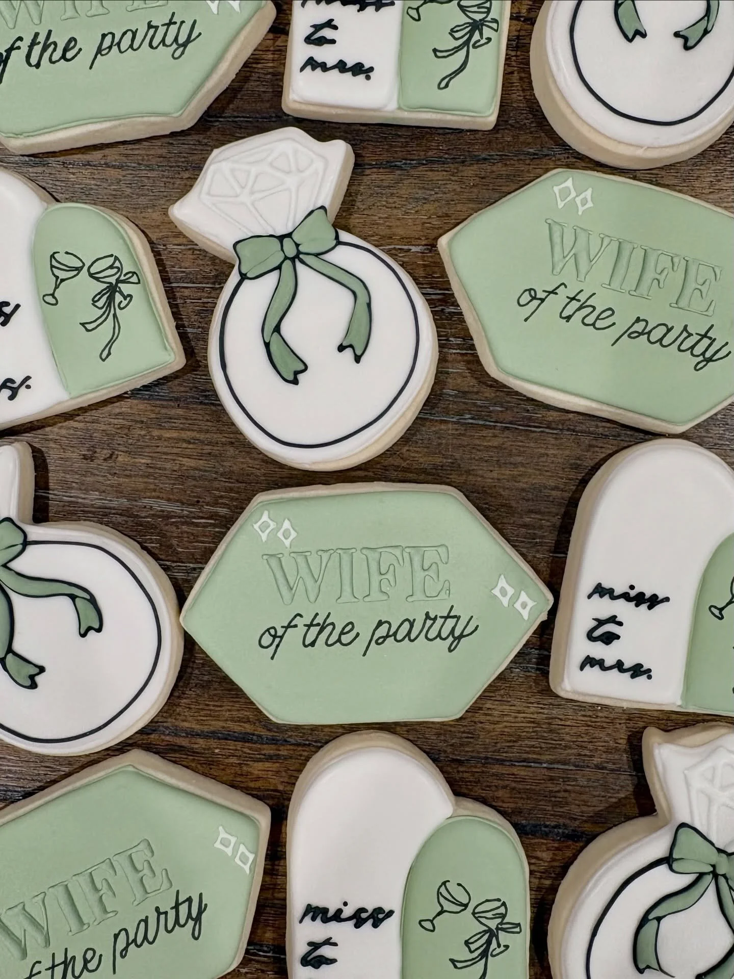 Wife of the party!✨🤍💍

#bachlorettecookies #decoratedsugarcookies #cookieset #wifeoftheparty