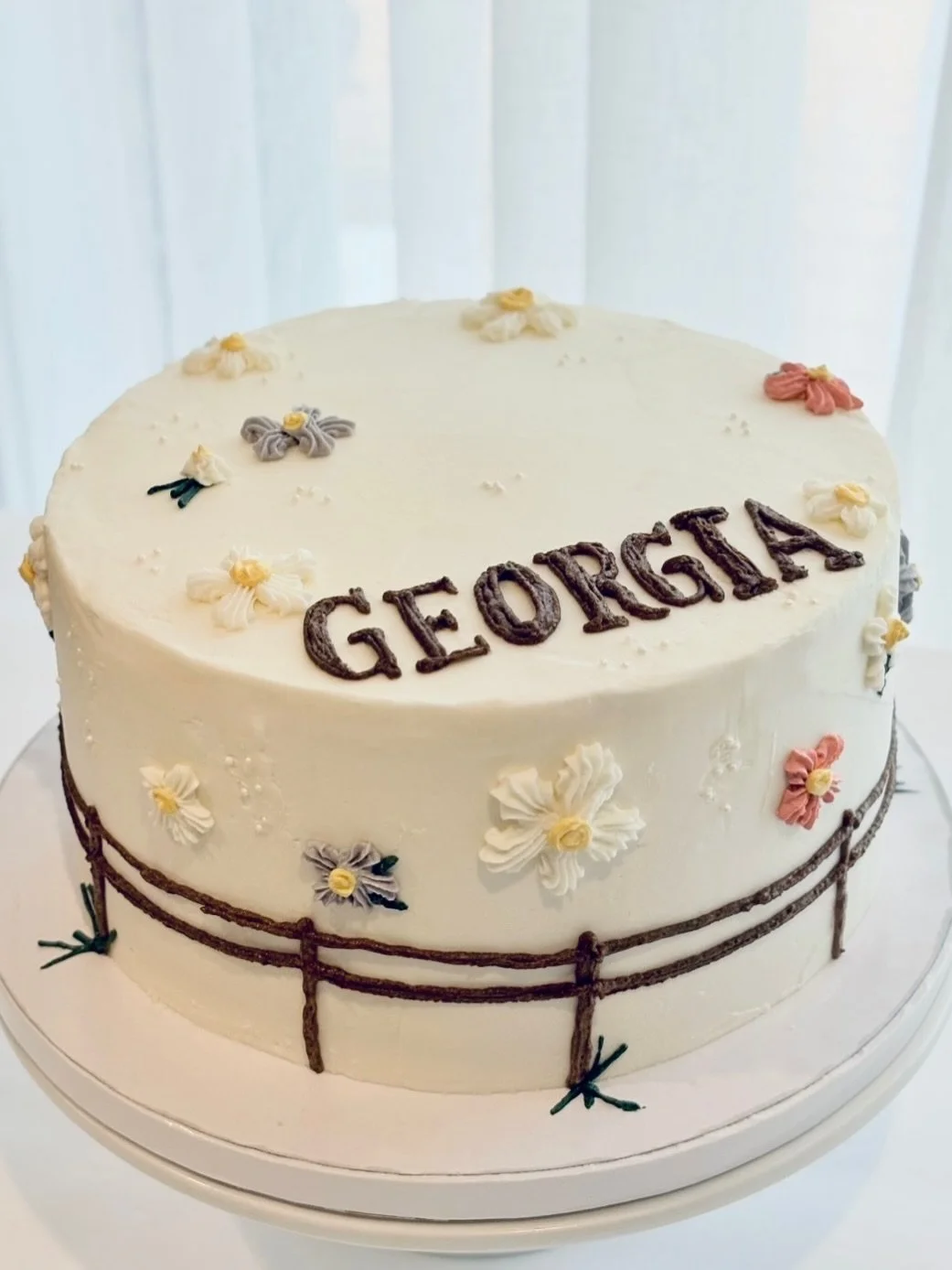 Happy birthday Georgia! Vanilla cake themed cowgirl 🤠🩷

If you already have a cake topper but missing the cake, I&rsquo;d love to be the person to bring your vision to life!