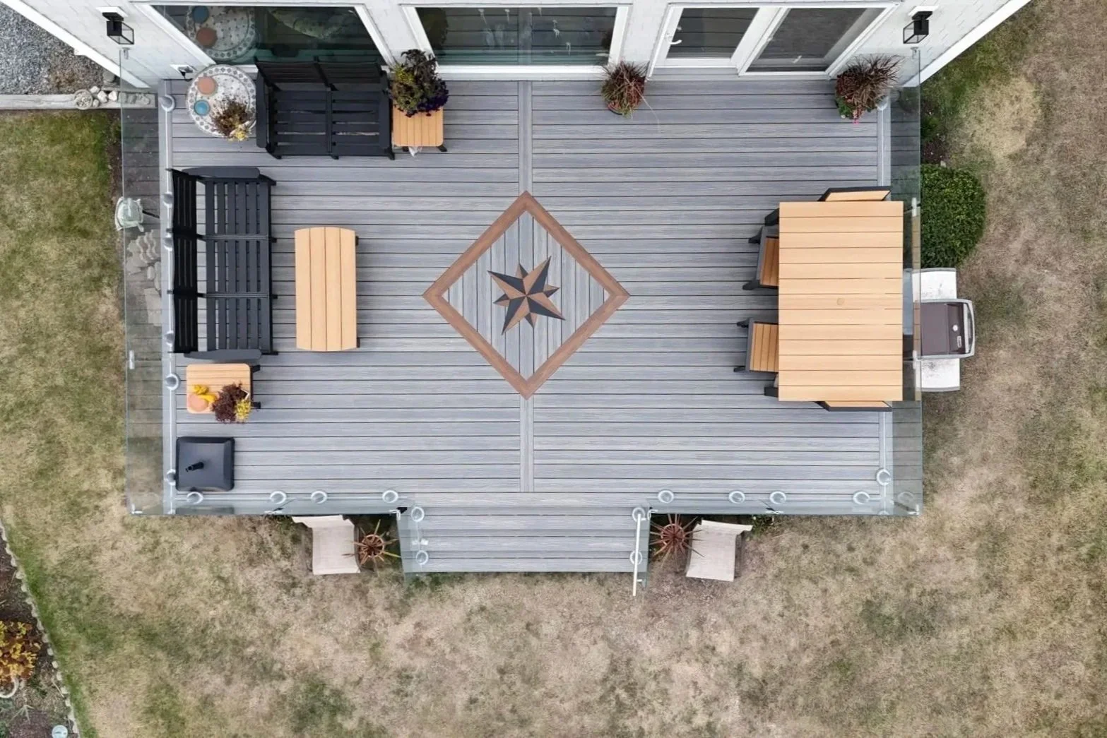 composite deck with decorative inlay design