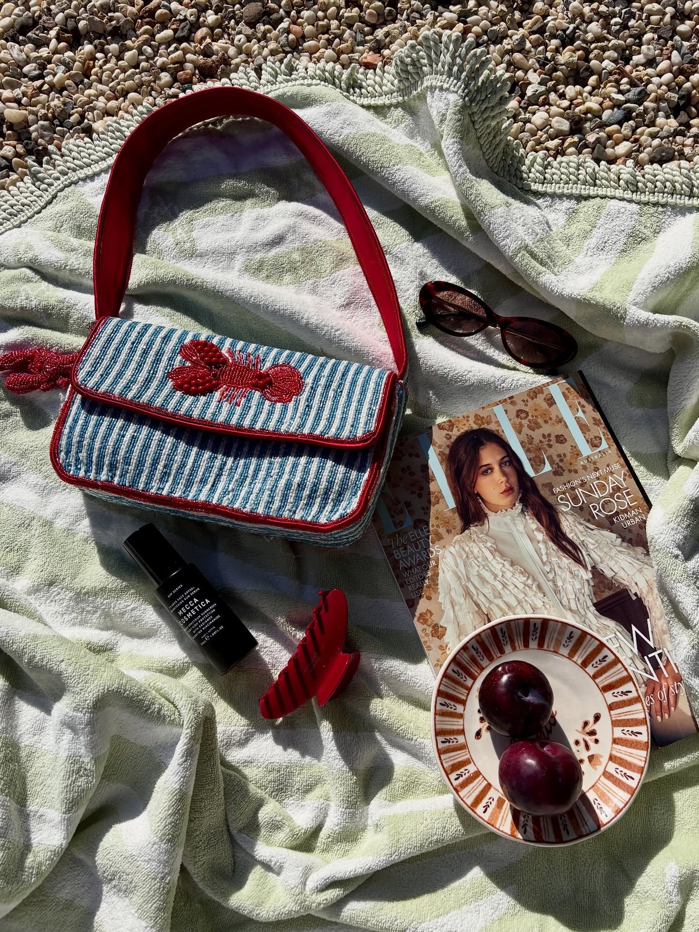 A little curation of the weekend necessities 🍇🦞

Styling &amp; image @cavikohaus