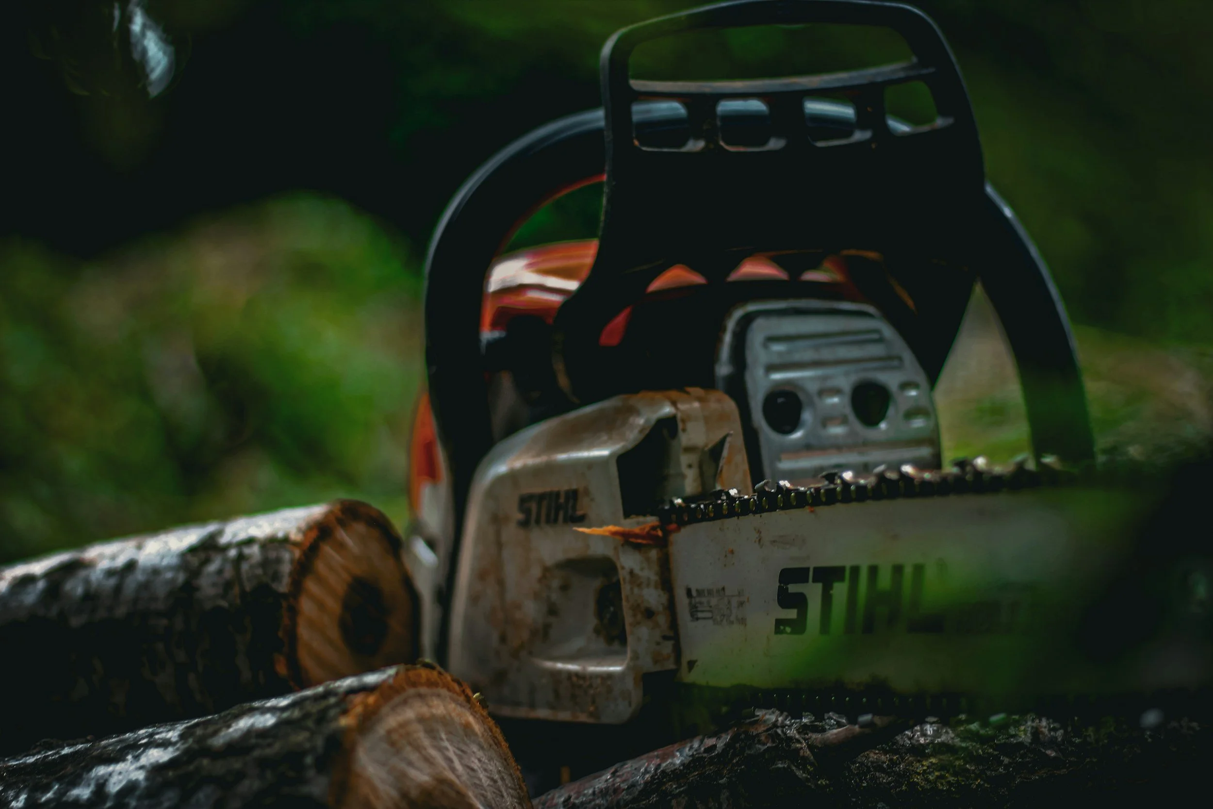 On-site chainsaw repair and chain sharpening service