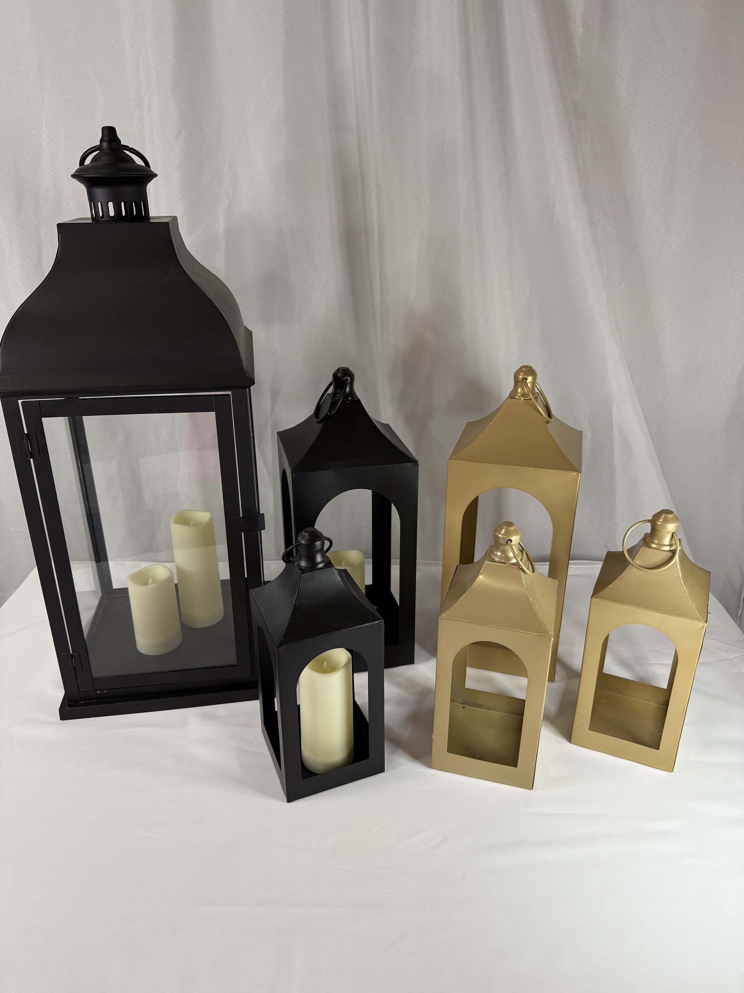 wedding-centerpieces-lanterns-gold-black.jpeg