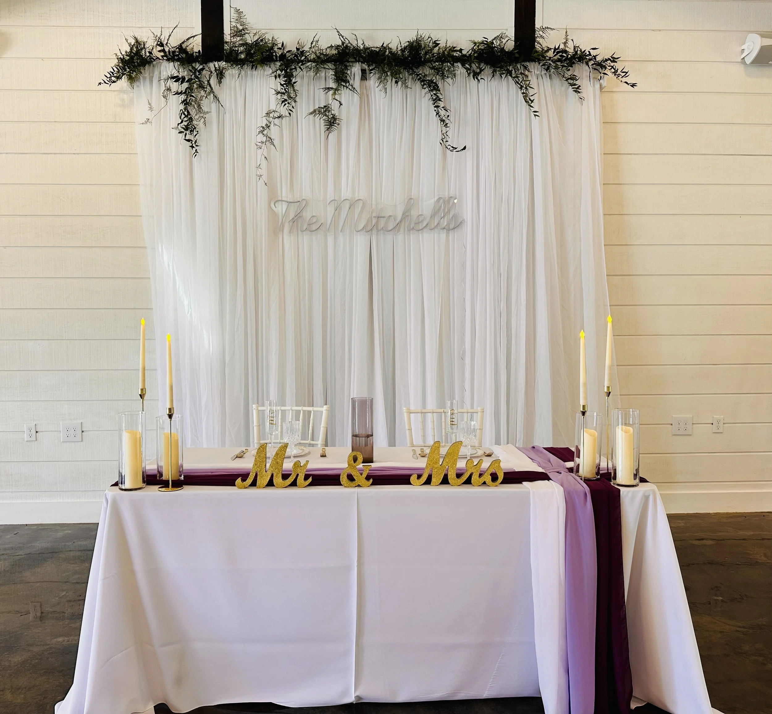 Romantic sweetheart table