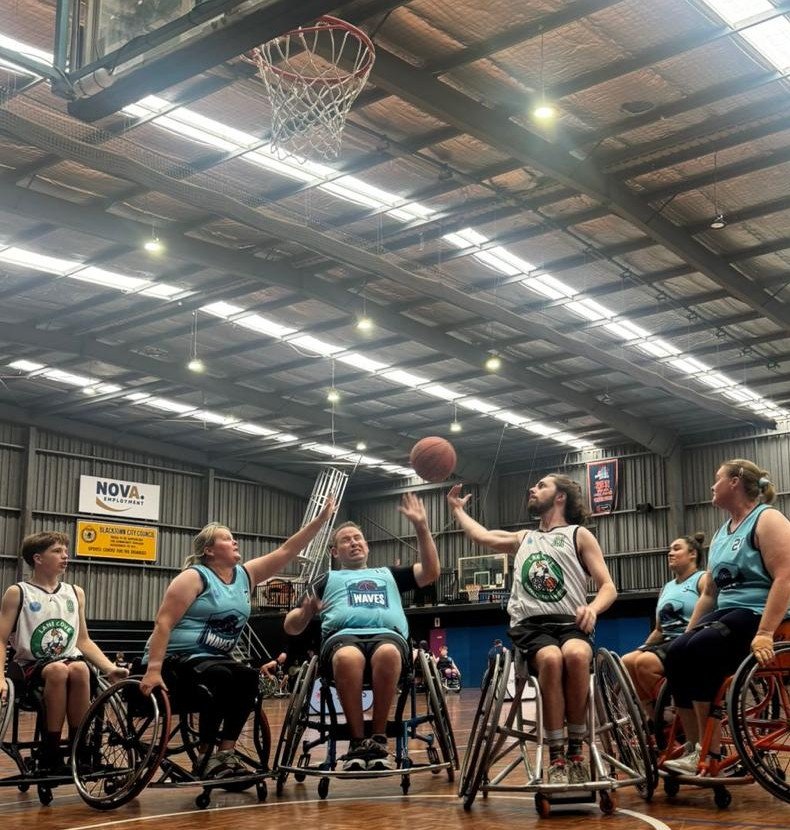 Noah Hewson rebounding.jpg