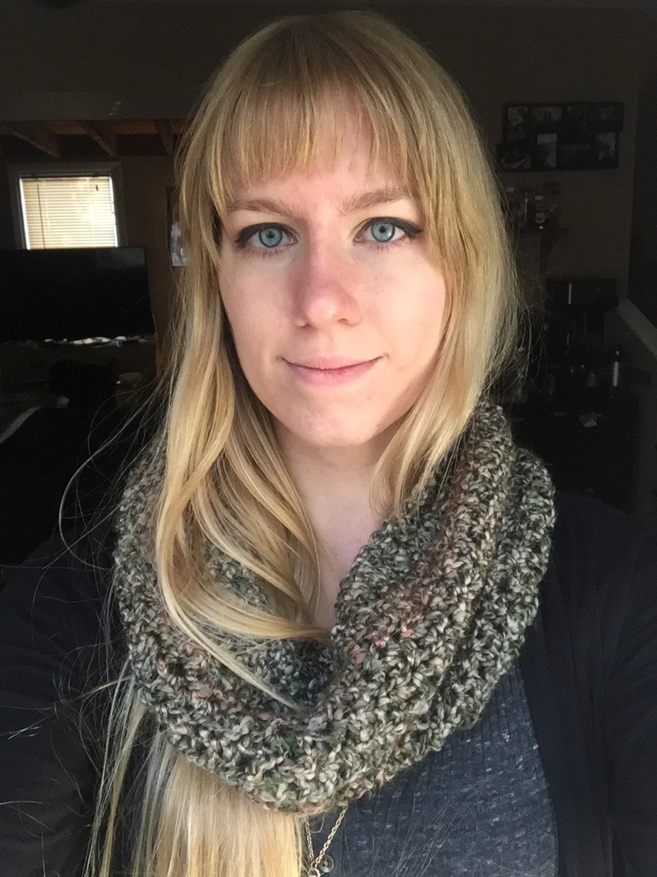 made my first more fashionable cowl for a friend, she loved it :) 