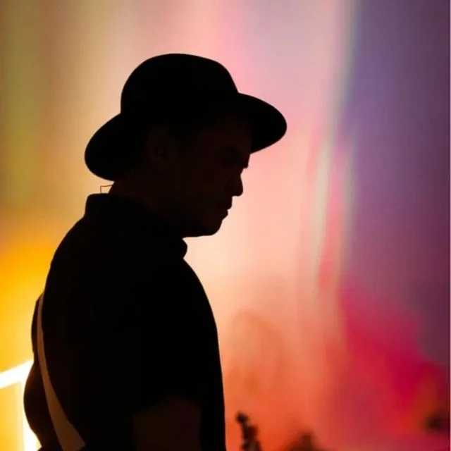 Chris Mox Sillhouette